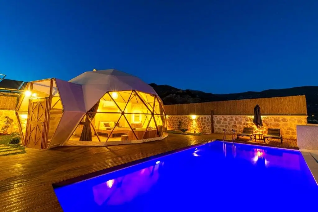 Чайкой: Kalkan Dome Suites & Deluxe-Glamping Holiday In Kalkan