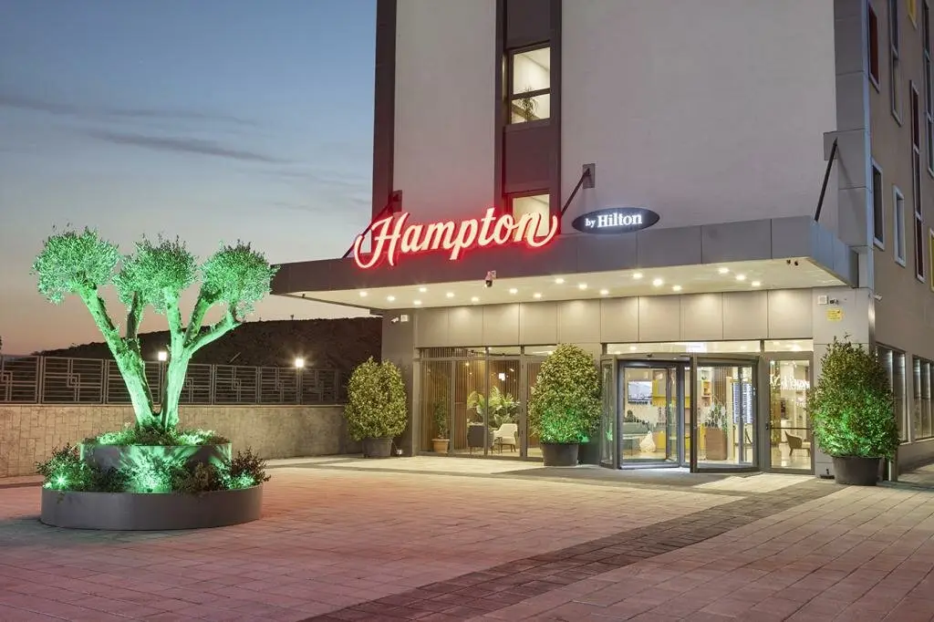 Отель Hampton by Hilton İstanbul Arnavutköy — фото 1