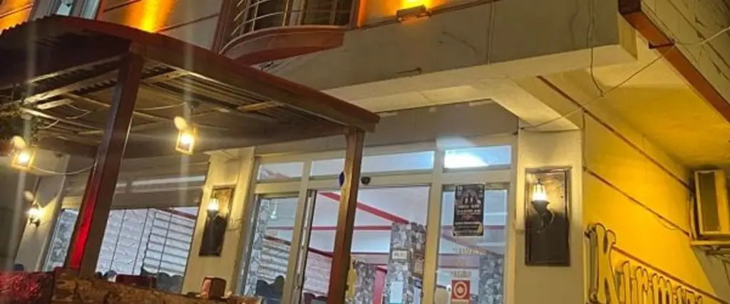 Армутлу: Kırmızı Beyaz Apart