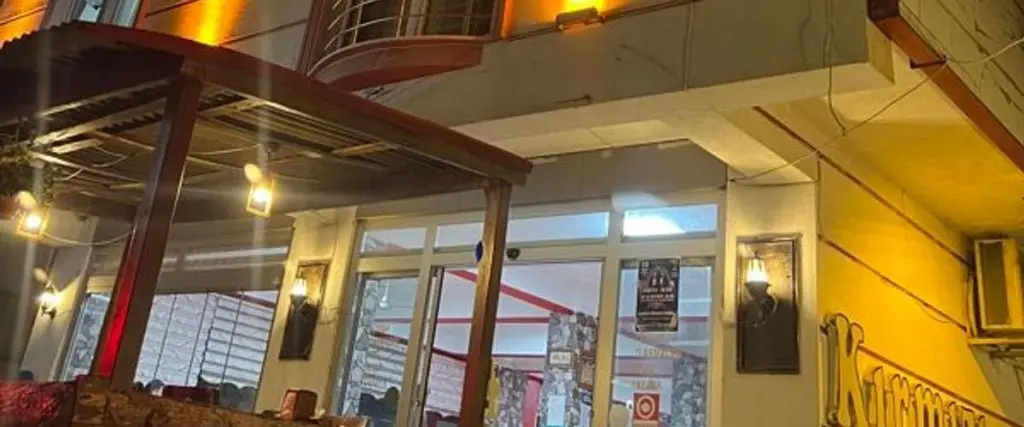 Армутлу: Kırmızı Beyaz Apart