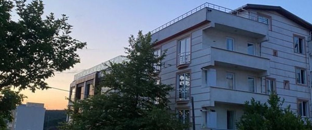 Армутлу: Kırmızı Beyaz Apart