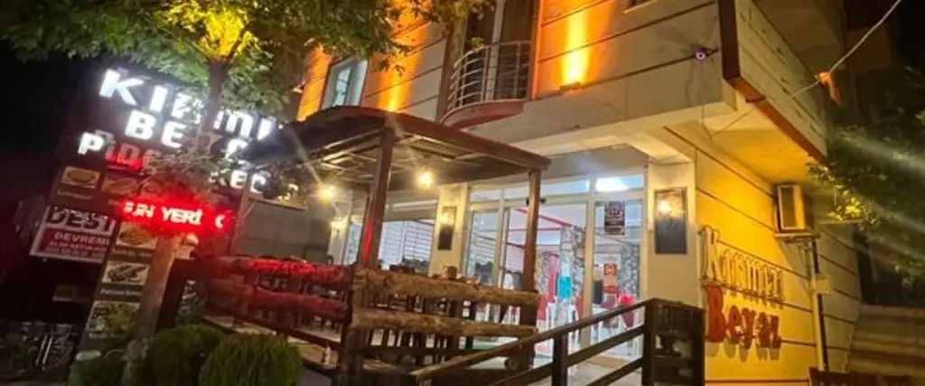 Армутлу: Kırmızı Beyaz Apart