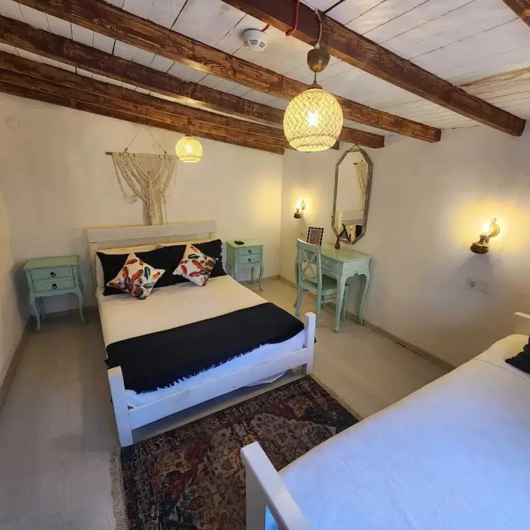 Чешме: Kapela Tas Otel Alacatı