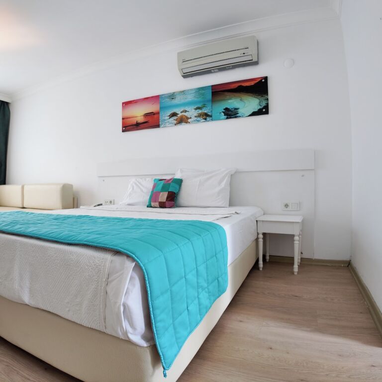 Чешме: Li̇zboni̇a Çeşme Otel