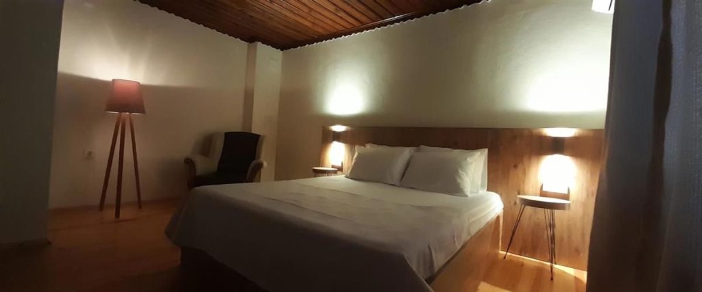 Эдремит: The Lion Inn