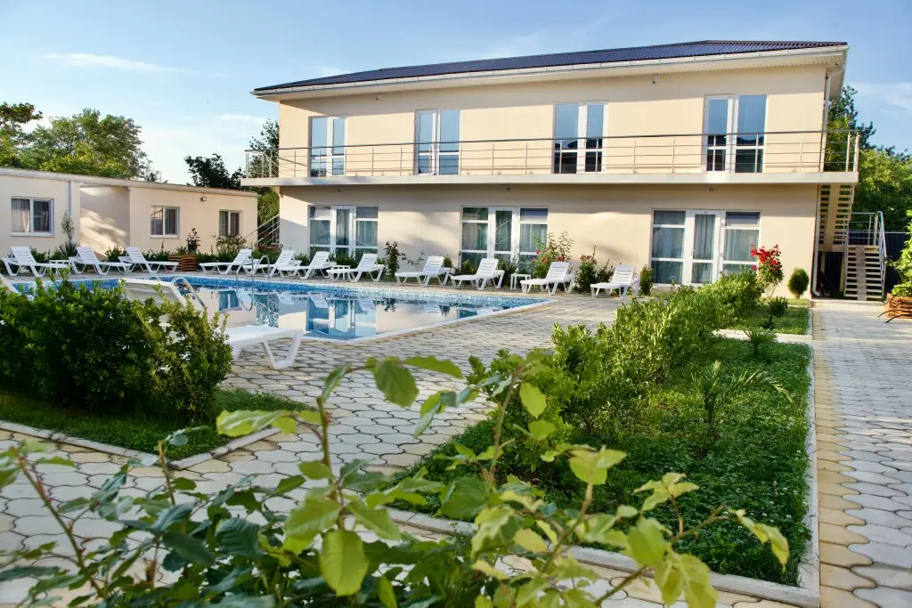 Гудаута: Отель «FAMILY RESORT BAMBORA»