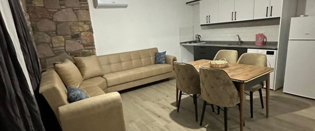 Айвалык: Emine Home