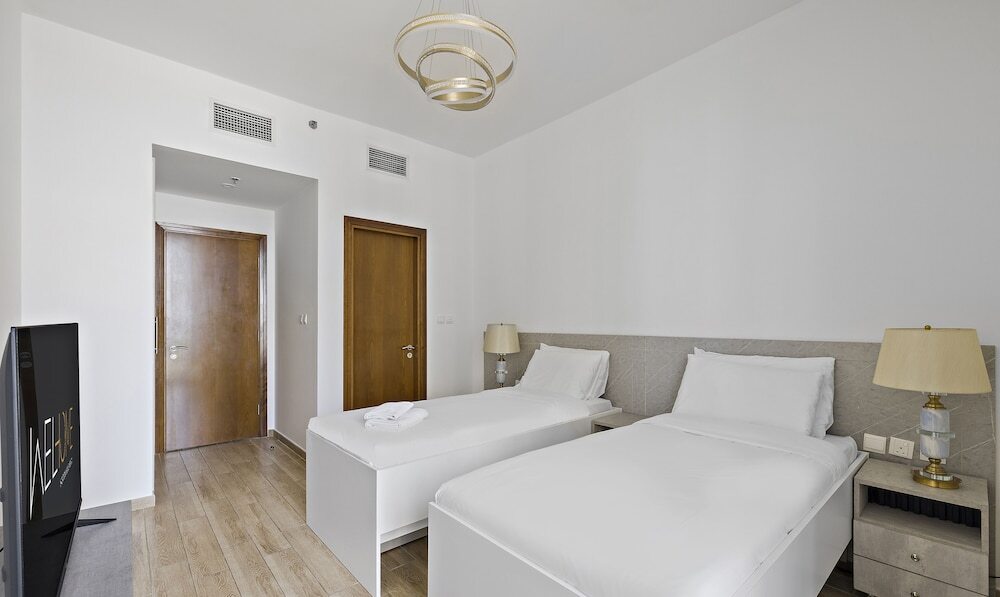 Дубай: WelHome - Luxury Canal-Side Apartment in Al Habtoor City