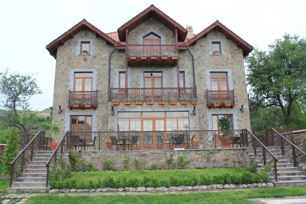 Гарни: Hinyard Hotel
