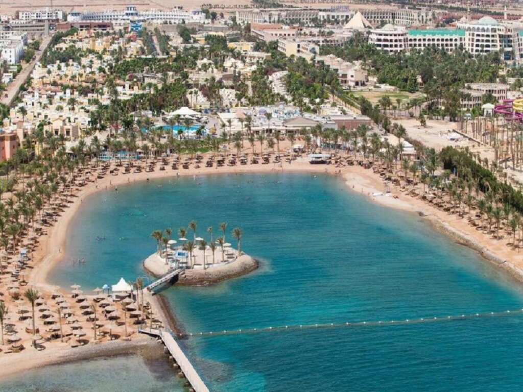 Chalet Hostgool Chalets in Mirage Bay Resort & Aqua Park — фото 1