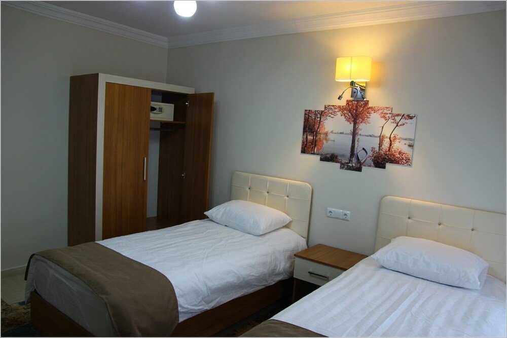 Мут: Deveci Otel