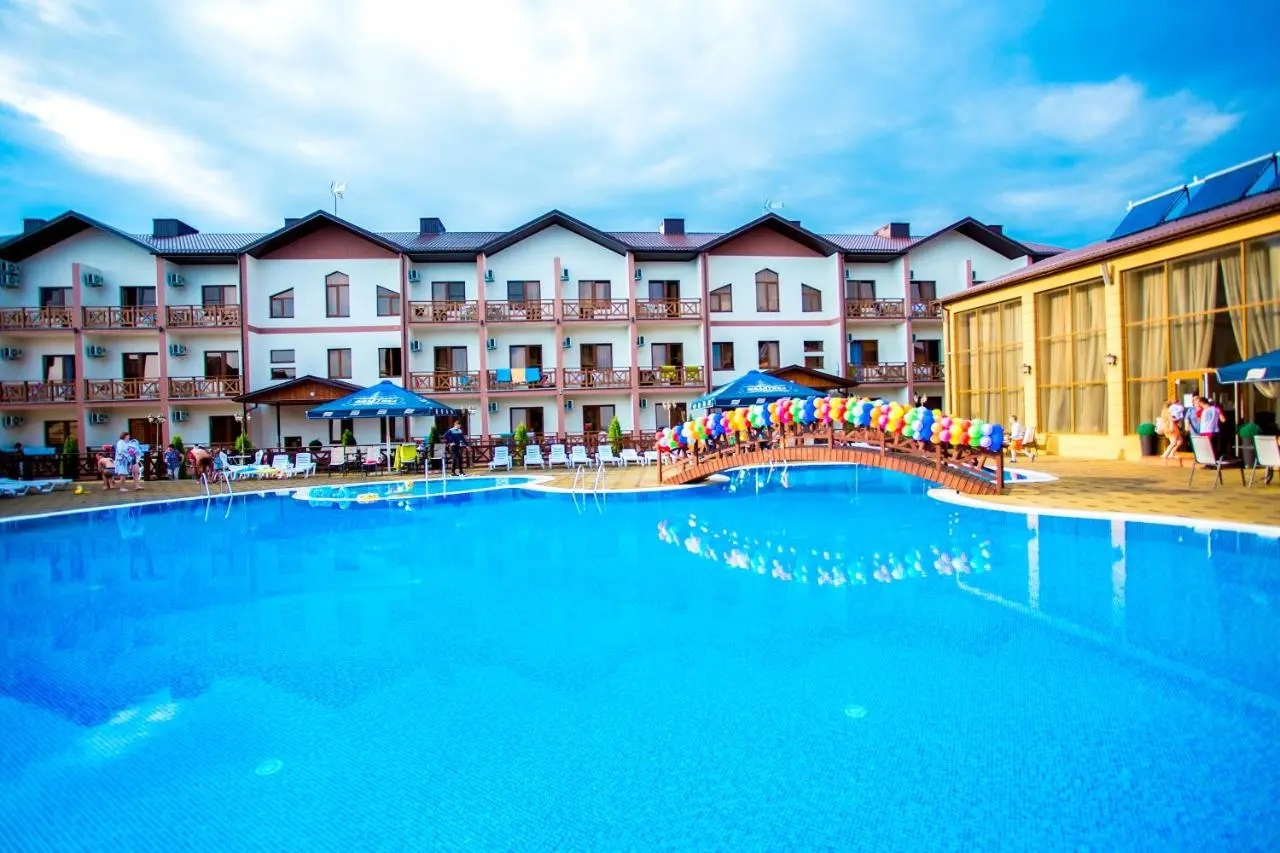 Витязево: Hotel Zolotoy Bereg
