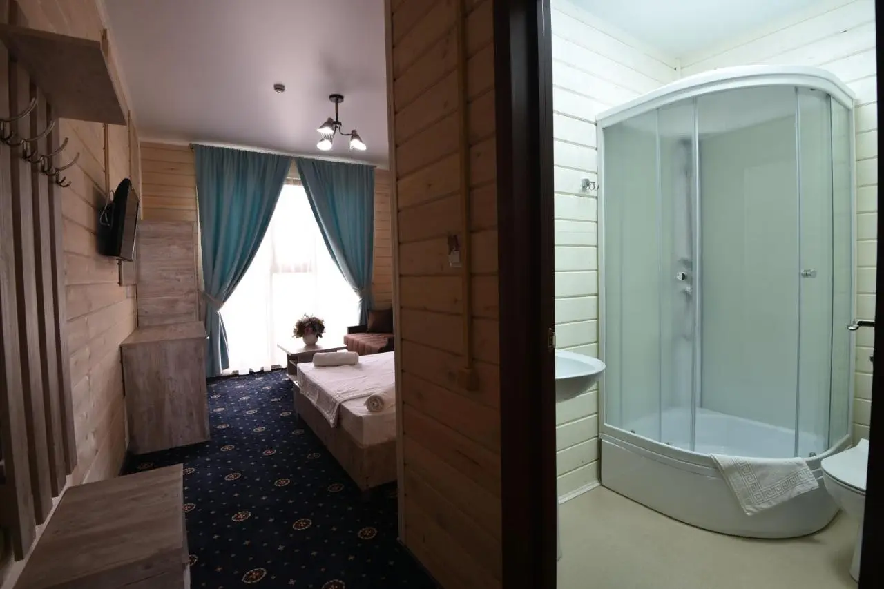 Голубицкая: Yalta Hotel