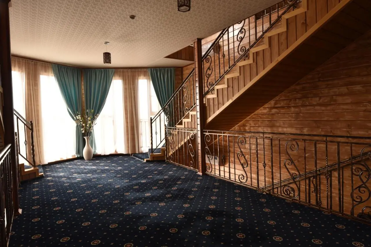 Голубицкая: Yalta Hotel