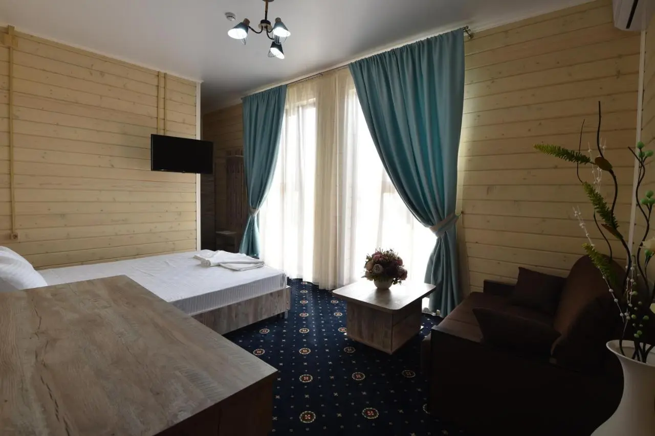 Голубицкая: Yalta Hotel