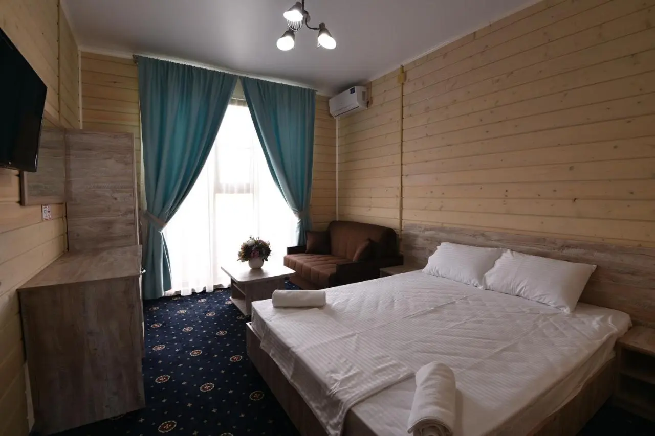 Голубицкая: Yalta Hotel