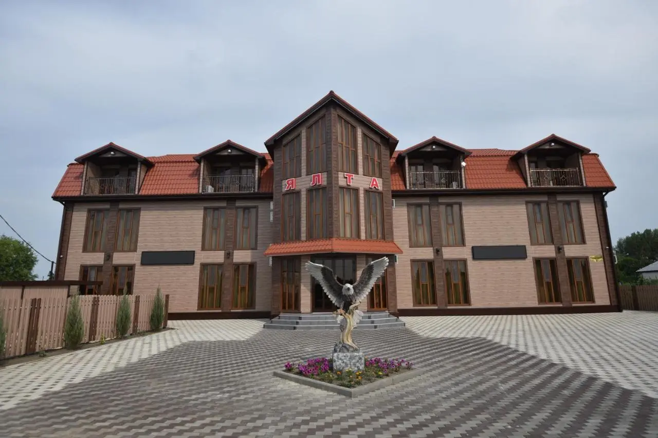 Голубицкая: Yalta Hotel