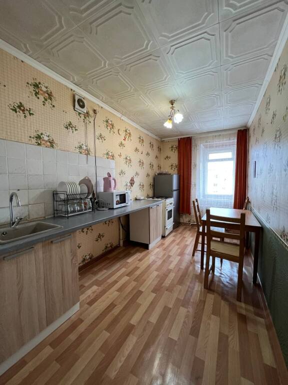 Артёмовский: Квартира Четырехкомнатная у Ж/Д Егоршино