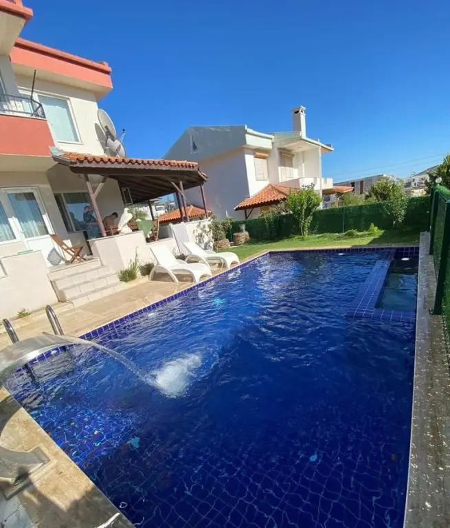 Вилла Cesme Aile Dostu Havuzlu — фото 1