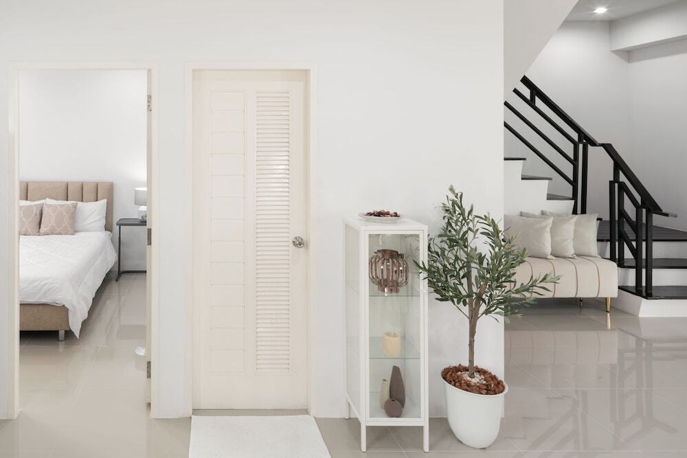 Тхаланг: Chao Wilai Residence | Naiyang Beach | HKT Airport