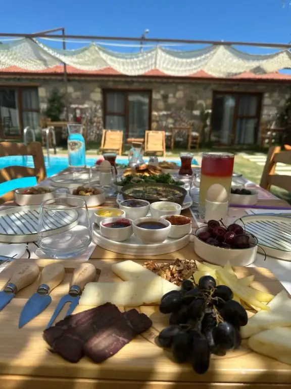 Айвалык: Kamen Vila Otel