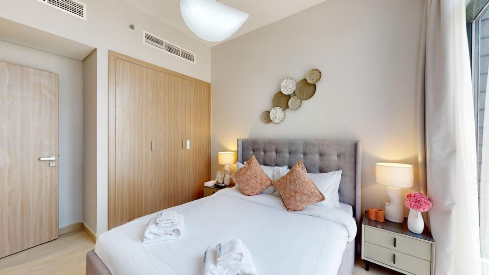 Дубай: Primestay - Azizi Riviera 9 1BR - Meydan