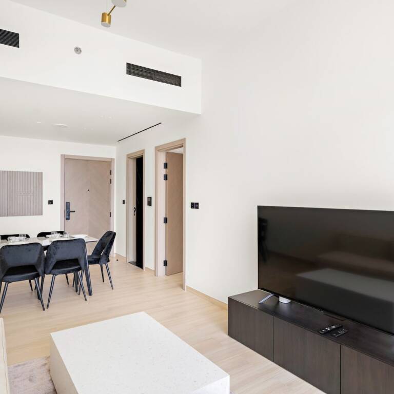 Дубай: Stunning Modern 3BR Apartment in JVC