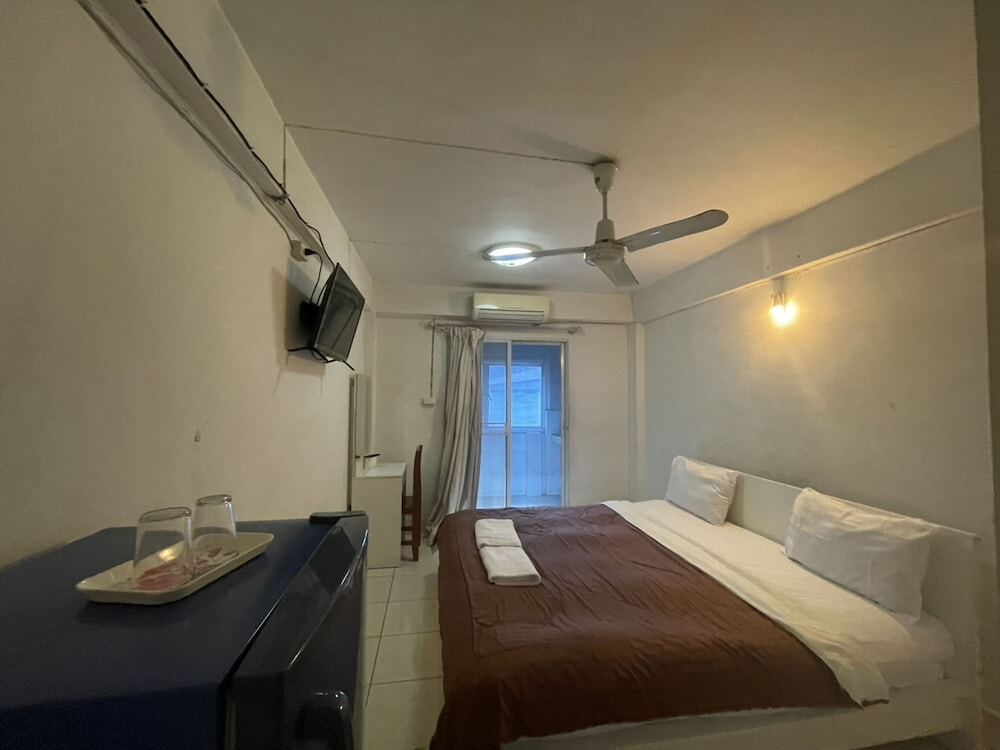 Паттайя: OYO 75494 President Apartment
