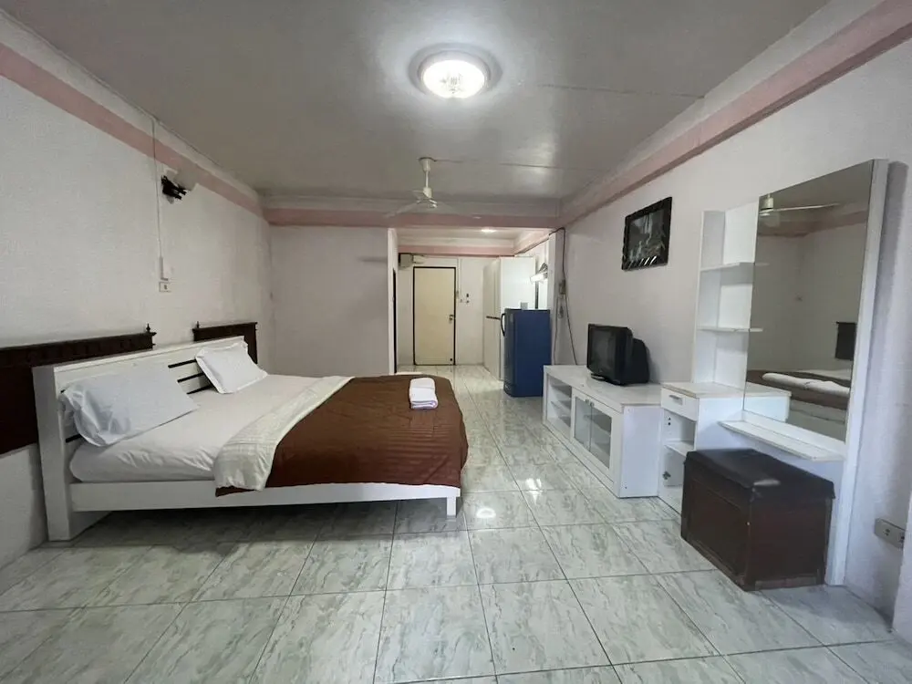Паттайя: OYO 75494 President Apartment