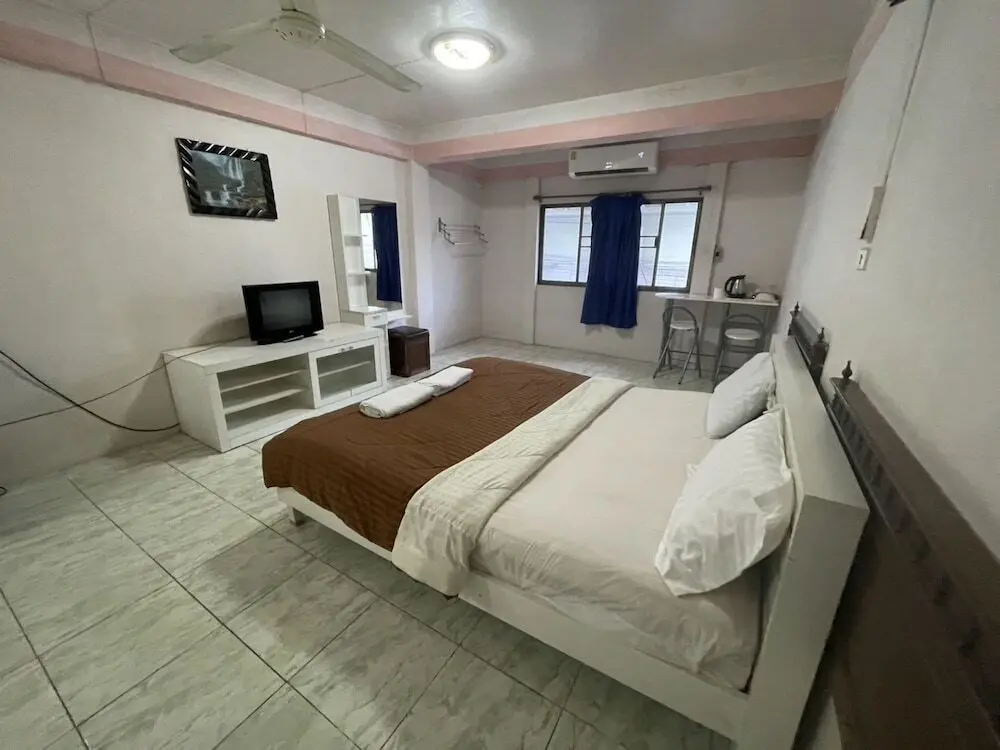 Паттайя: OYO 75494 President Apartment
