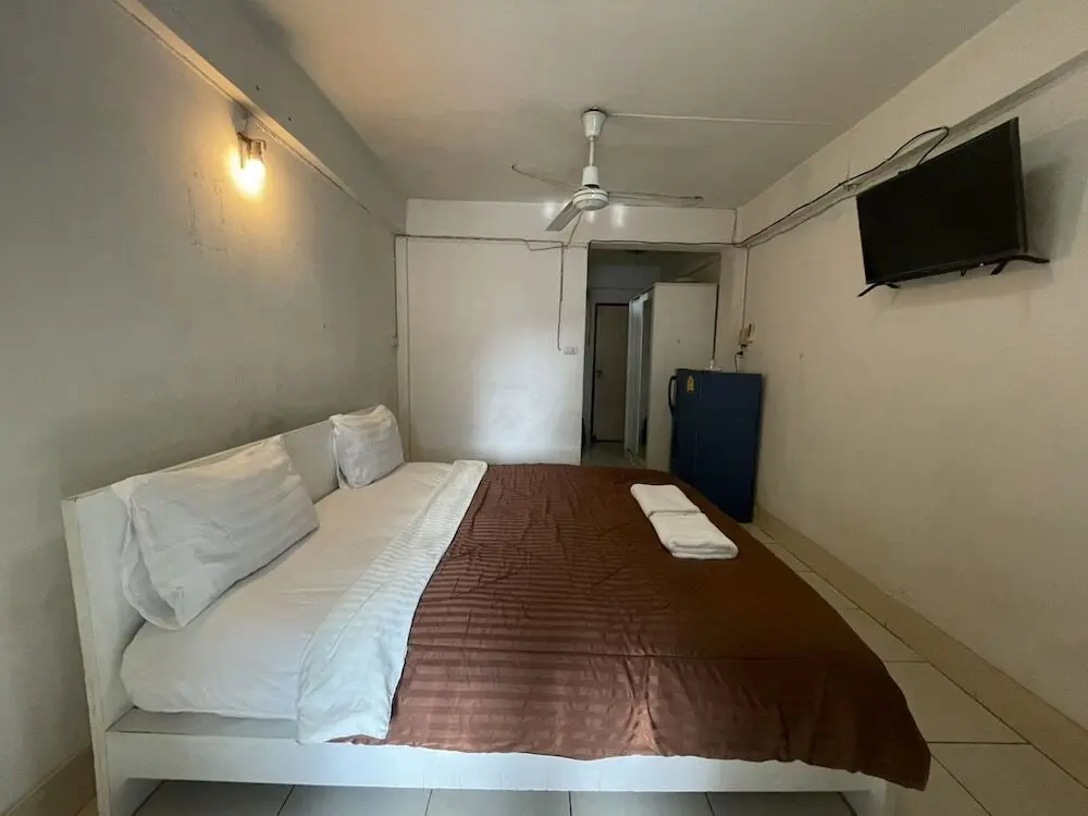 Паттайя: OYO 75494 President Apartment