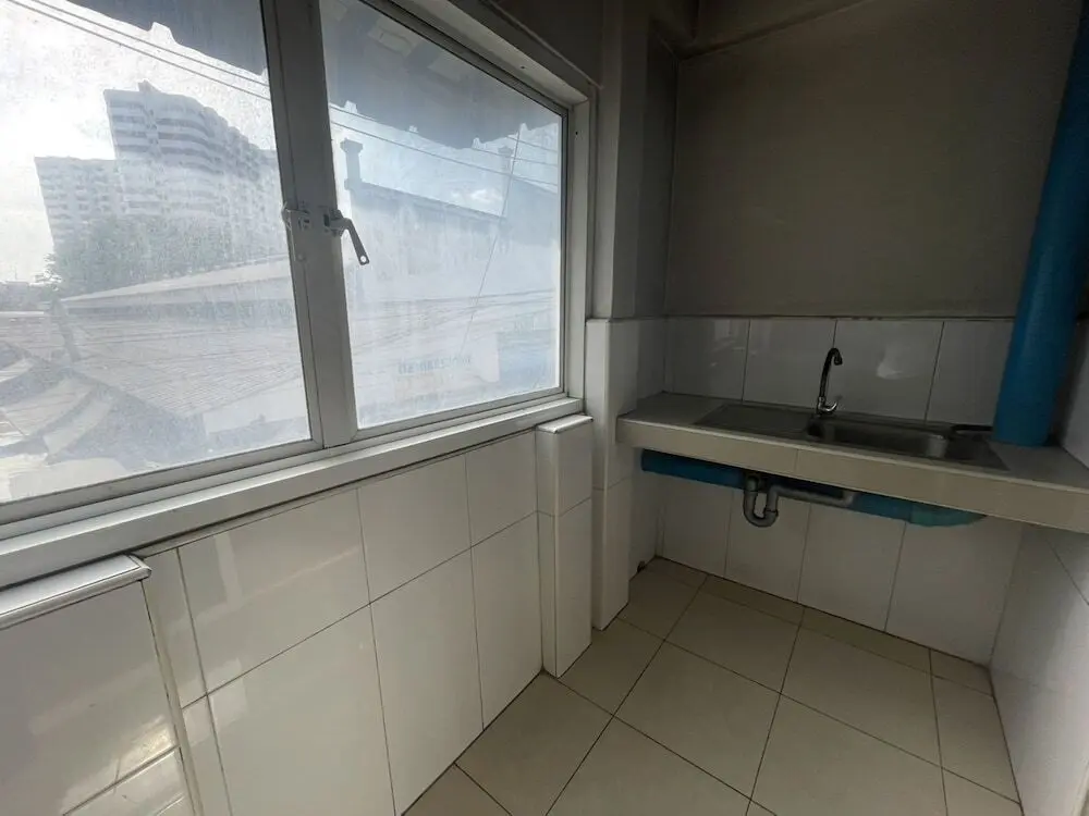 Паттайя: OYO 75494 President Apartment