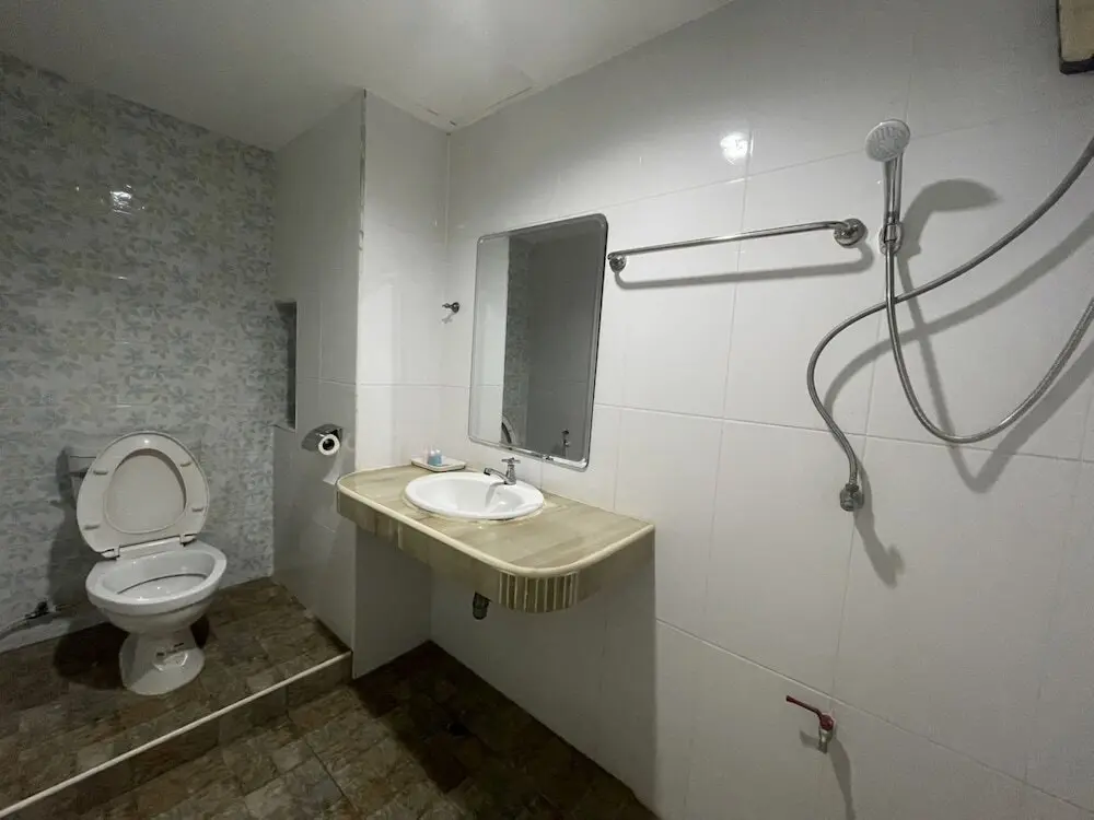 Паттайя: OYO 75494 President Apartment