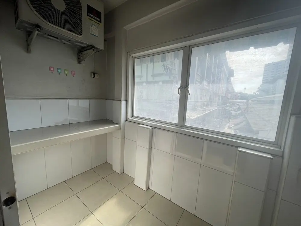 Паттайя: OYO 75494 President Apartment