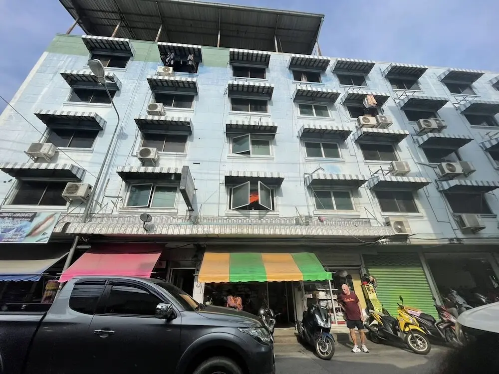 Паттайя: OYO 75494 President Apartment