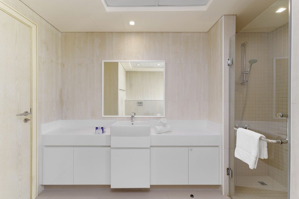 Дубай: Maison Privee - Stunning JBR Retreat w/ Partial Sea & Marina Views