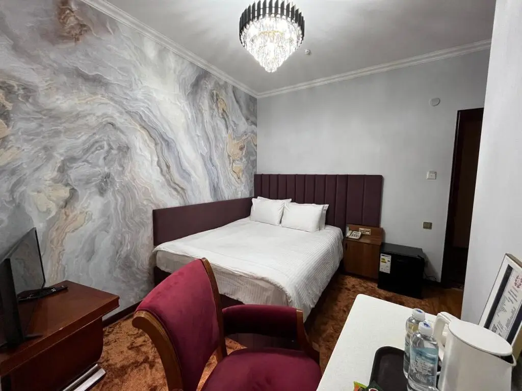 Тараз: Отель Luxurious