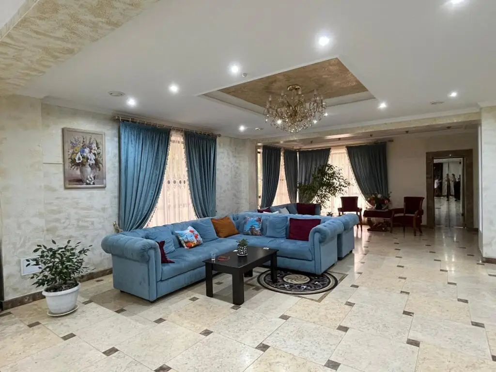 Тараз: Отель Luxurious