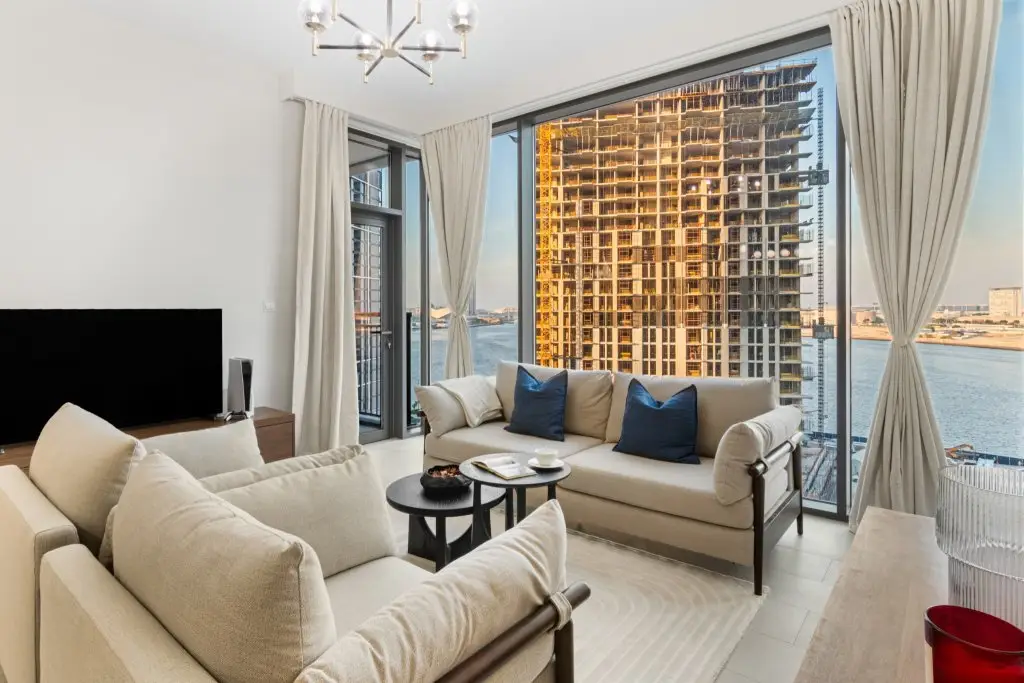 Апартаменты Bright 2BR, Top tower Creek Rise — фото 1
