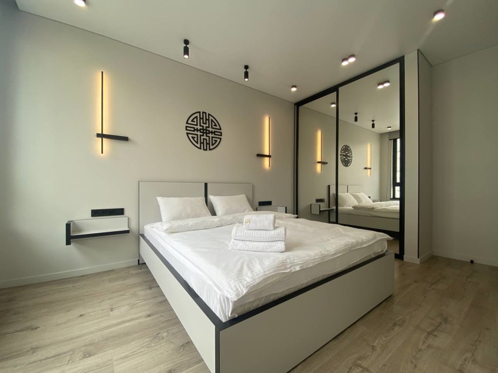 Апартаменты 2-комнатные HomeApart П. Мстиславца, 12 — фото 1