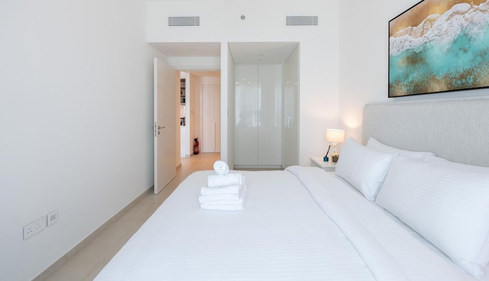 Дубай: Elegant 1BR Apt Steps Away From Dubai Mall