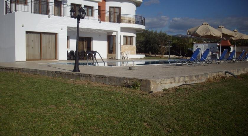Пейя: Villa Luxor