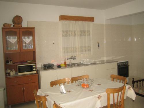 Какопетрия: Moni House