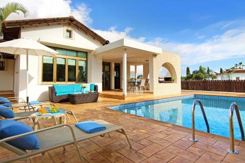 Айя-Напа: Villa Diana