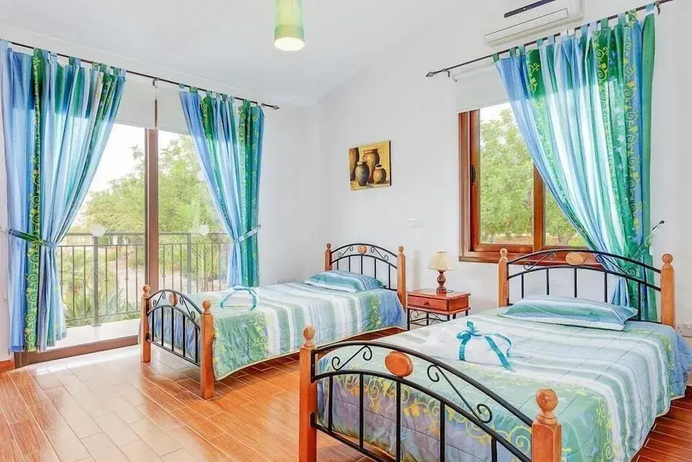 Нео Хорио: Villa Chariklia