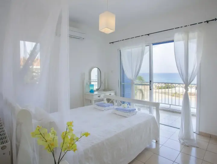 Протарас: Mimosa Seafront Villa