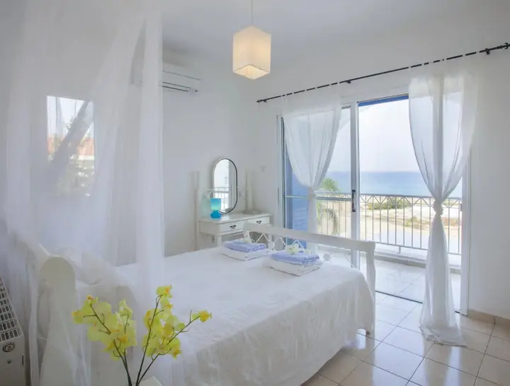 Протарас: Mimosa Seafront Villa