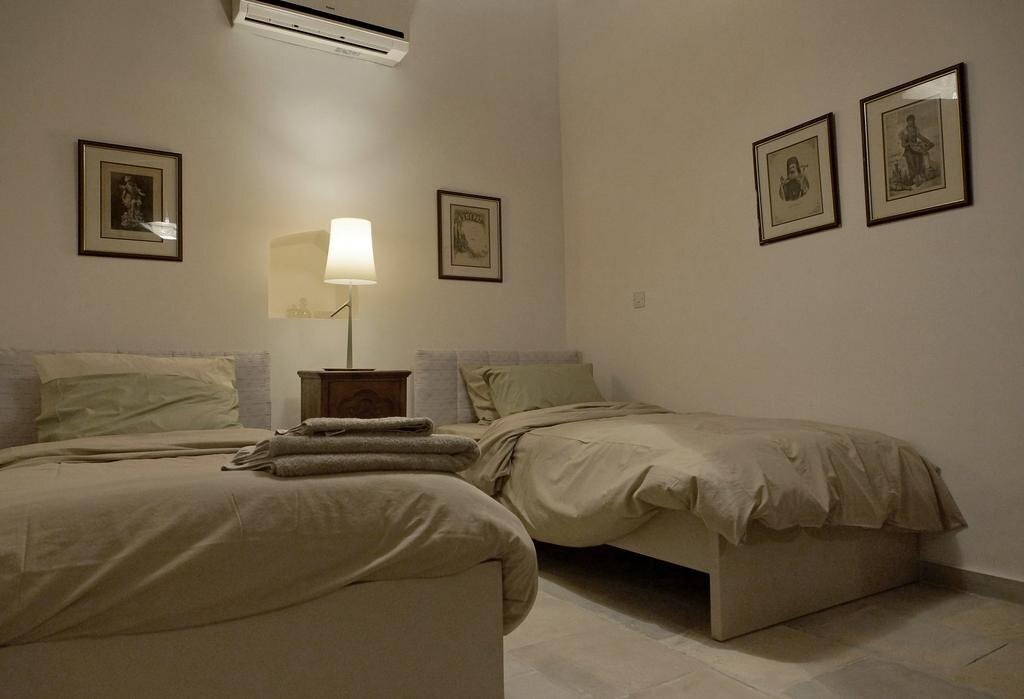 Какопетрия: Ipio Vouni Suites