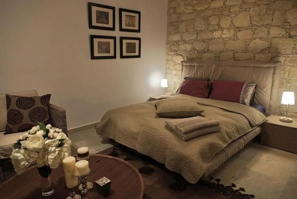Какопетрия: Ipio Vouni Suites