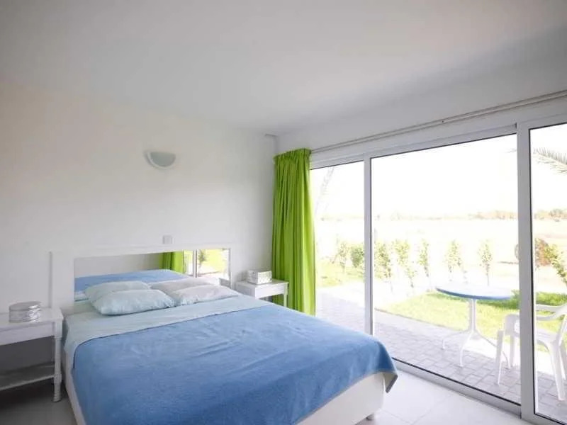 Айя-Напа: So Shine Aparthotel
